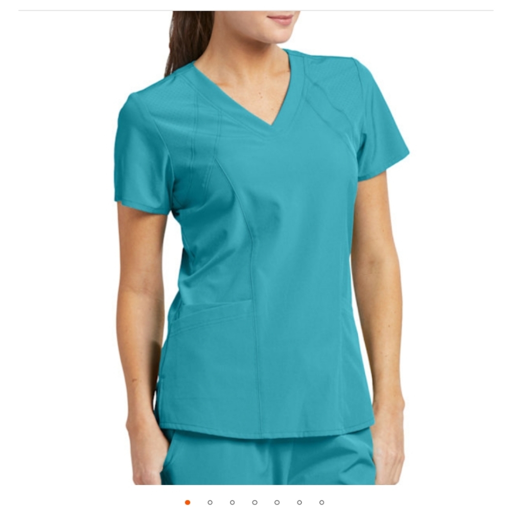 2-Barco One 4-Pocket Preforated V-Neck Top